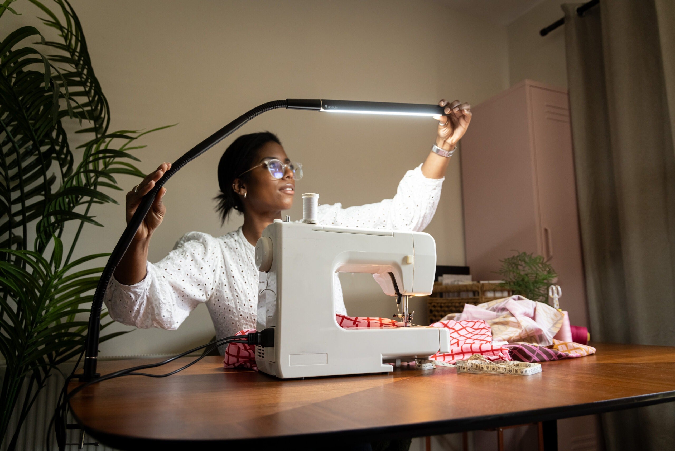 Electra beauty lamp with flex arm